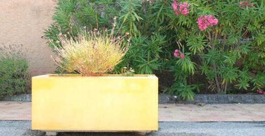 Habillez votre jardin avec nos bancs & jardinières en tuiles émaillées